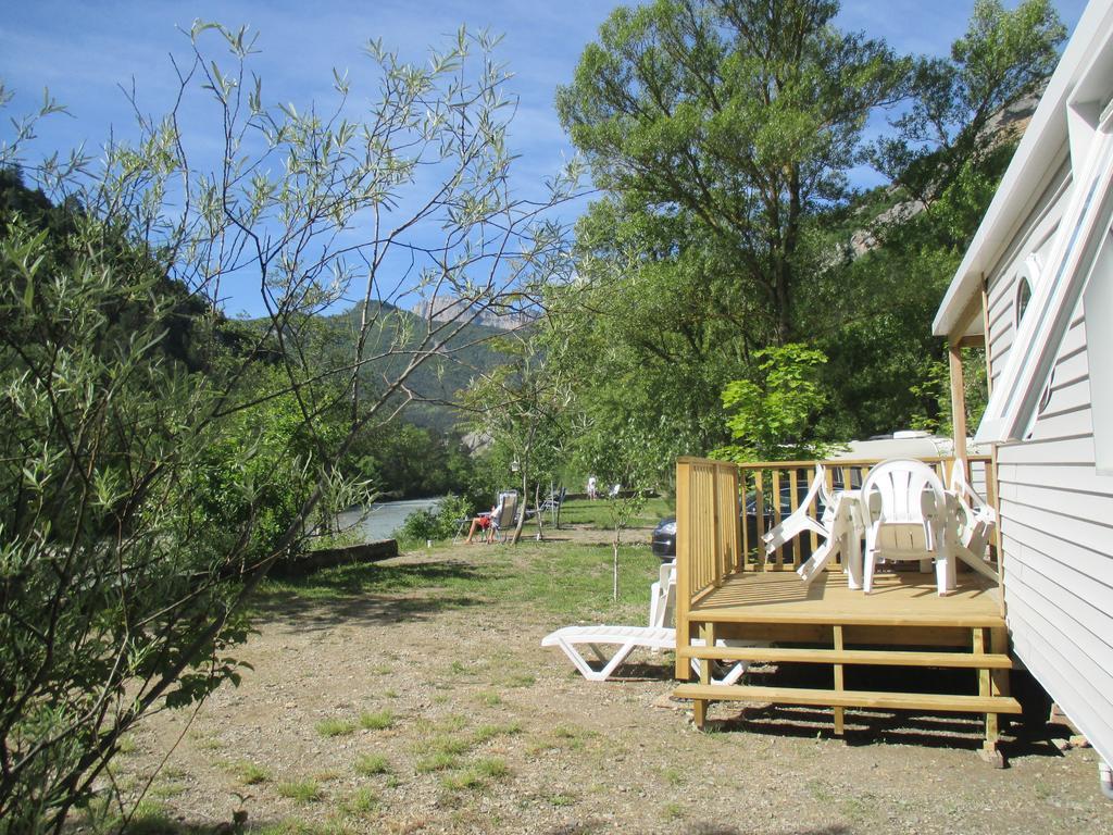 Hotel Les Acacias à Vercheny Extérieur photo