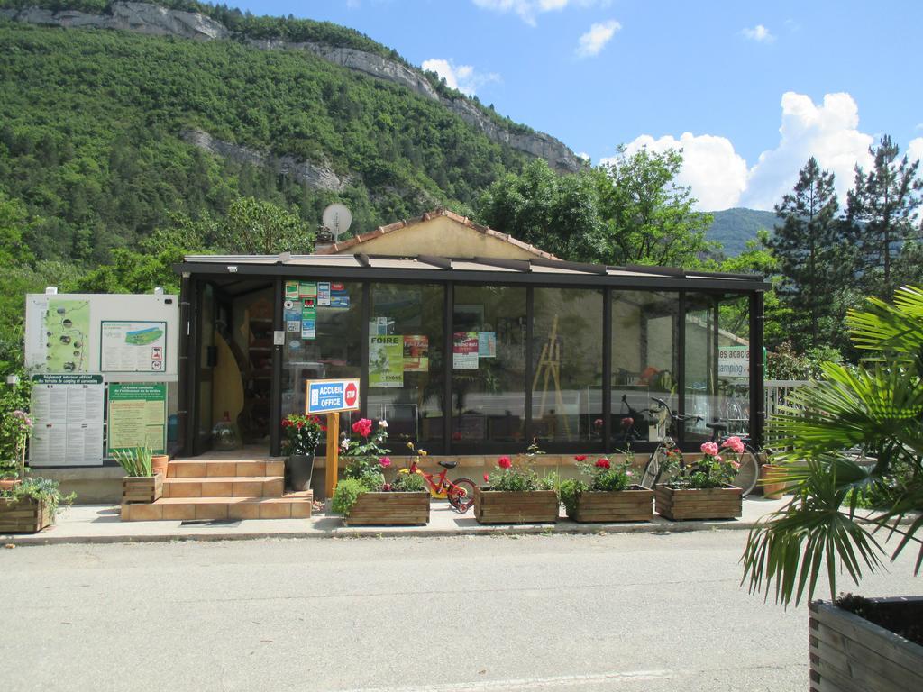 Hotel Les Acacias à Vercheny Extérieur photo