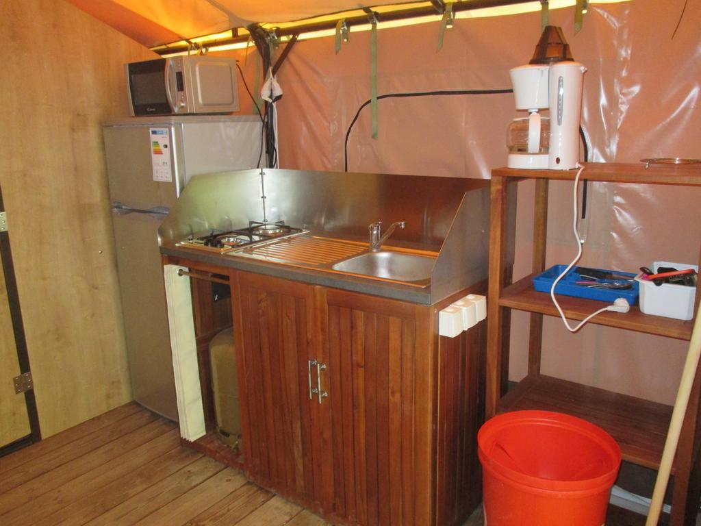 Hotel Les Acacias à Vercheny Extérieur photo