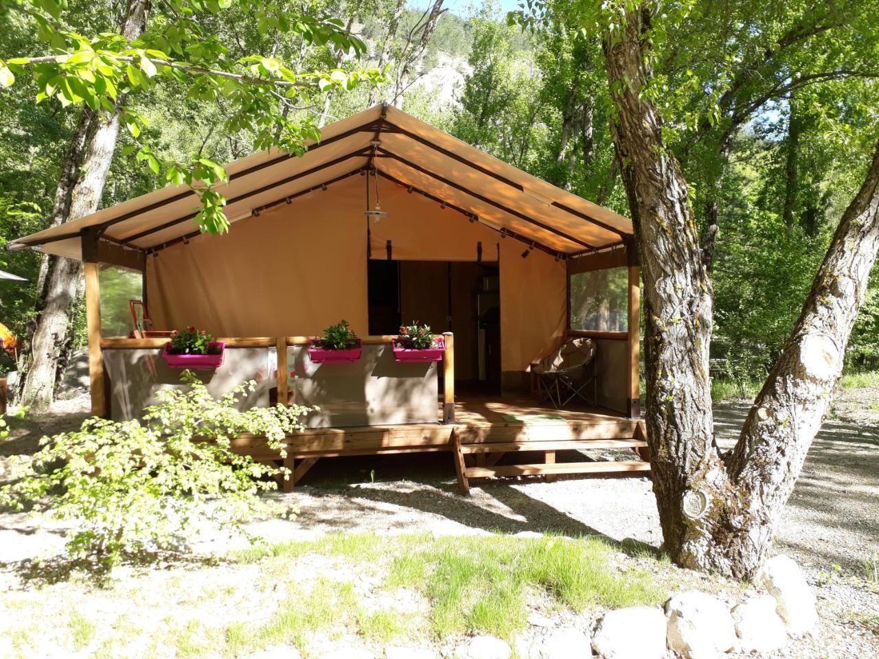 Hotel Les Acacias à Vercheny Extérieur photo